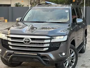 Toyota Land Cruiser LC300 2024 Gray