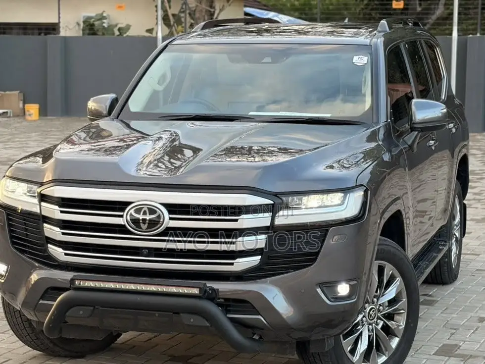 Toyota Land Cruiser LC300 2024 Gray