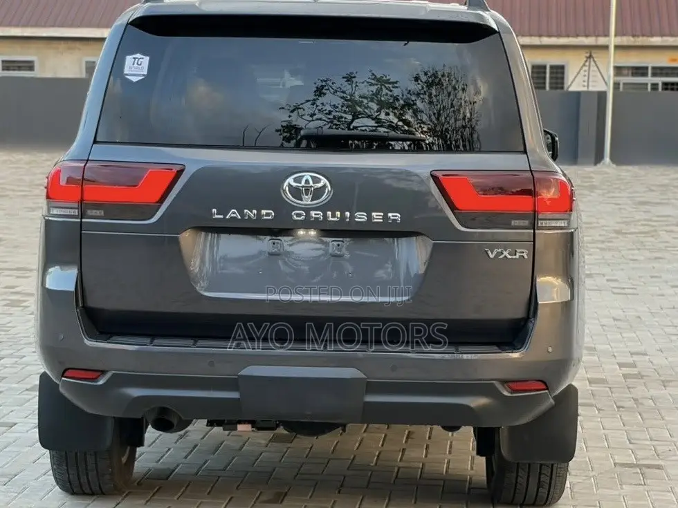 Toyota Land Cruiser LC300 2024 Gray