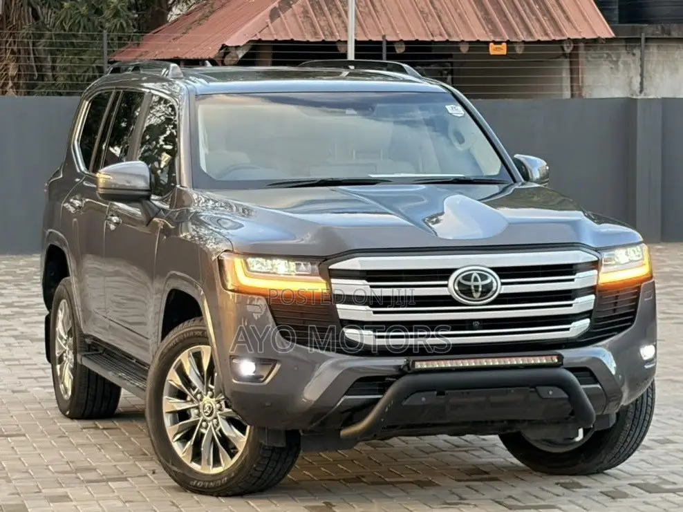 Toyota Land Cruiser LC300 2024 Gray
