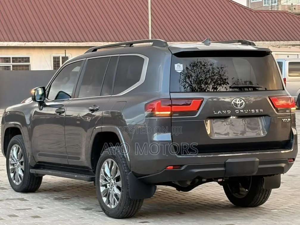 Toyota Land Cruiser LC300 2024 Gray