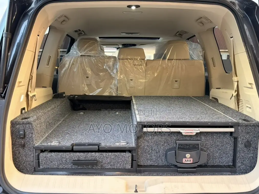 Toyota Land Cruiser LC300 2024 Gray
