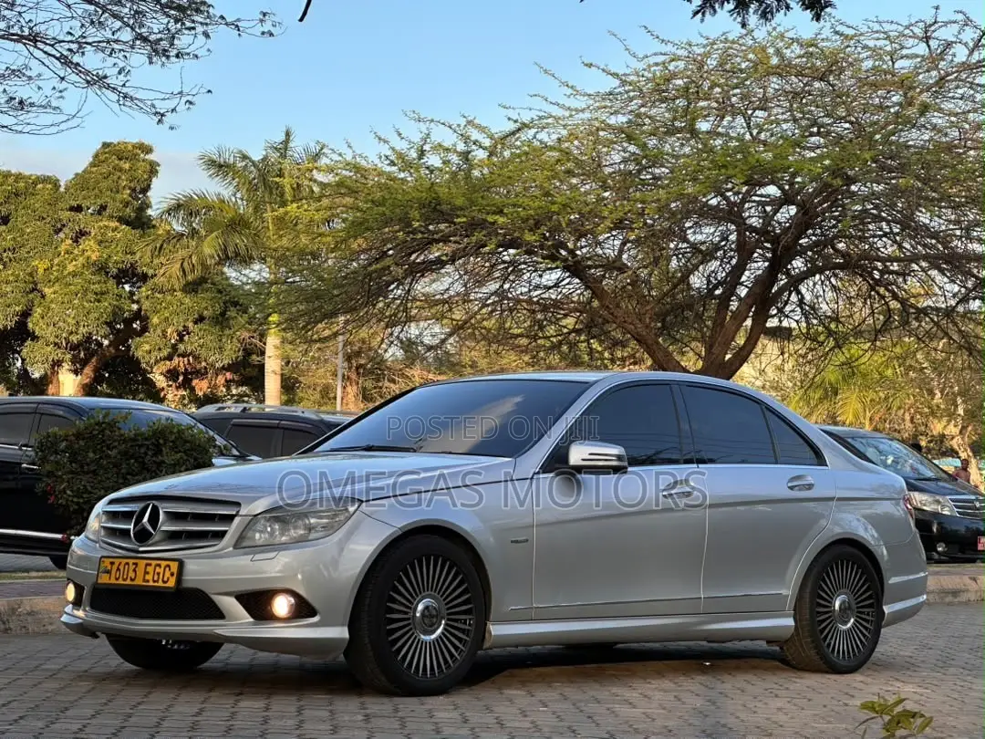 Mercedes-Benz C200 2010 Silver