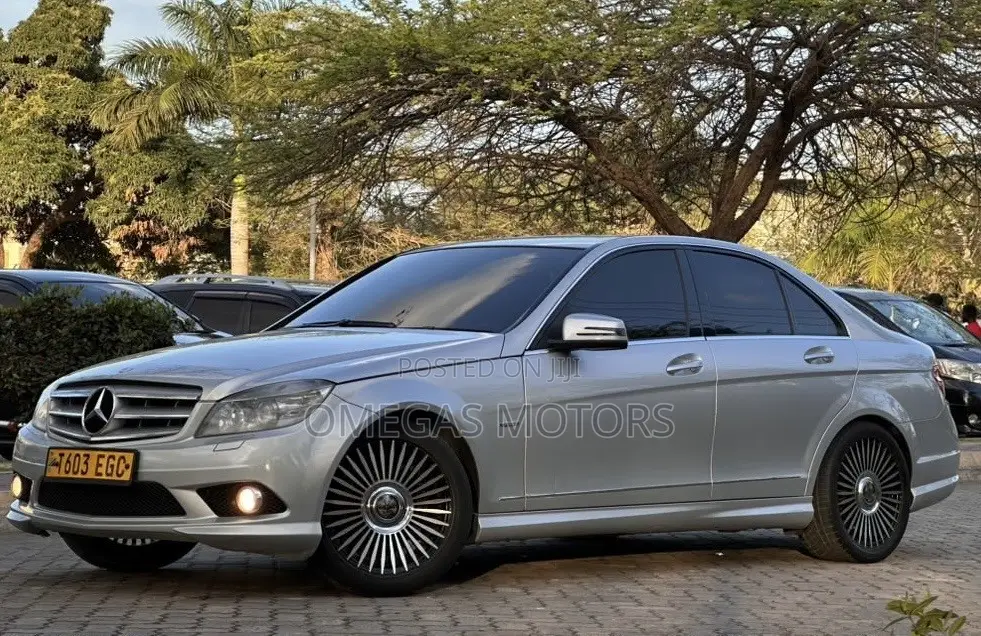 Mercedes-Benz C200 2010 Silver