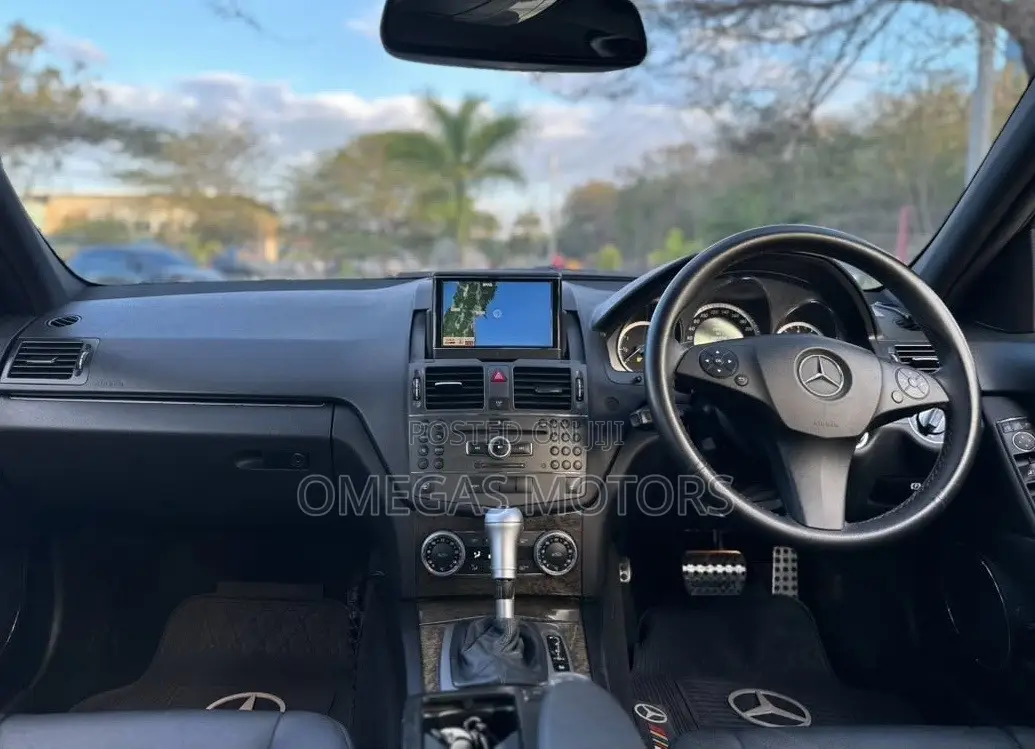 Mercedes-Benz C200 2010 Silver