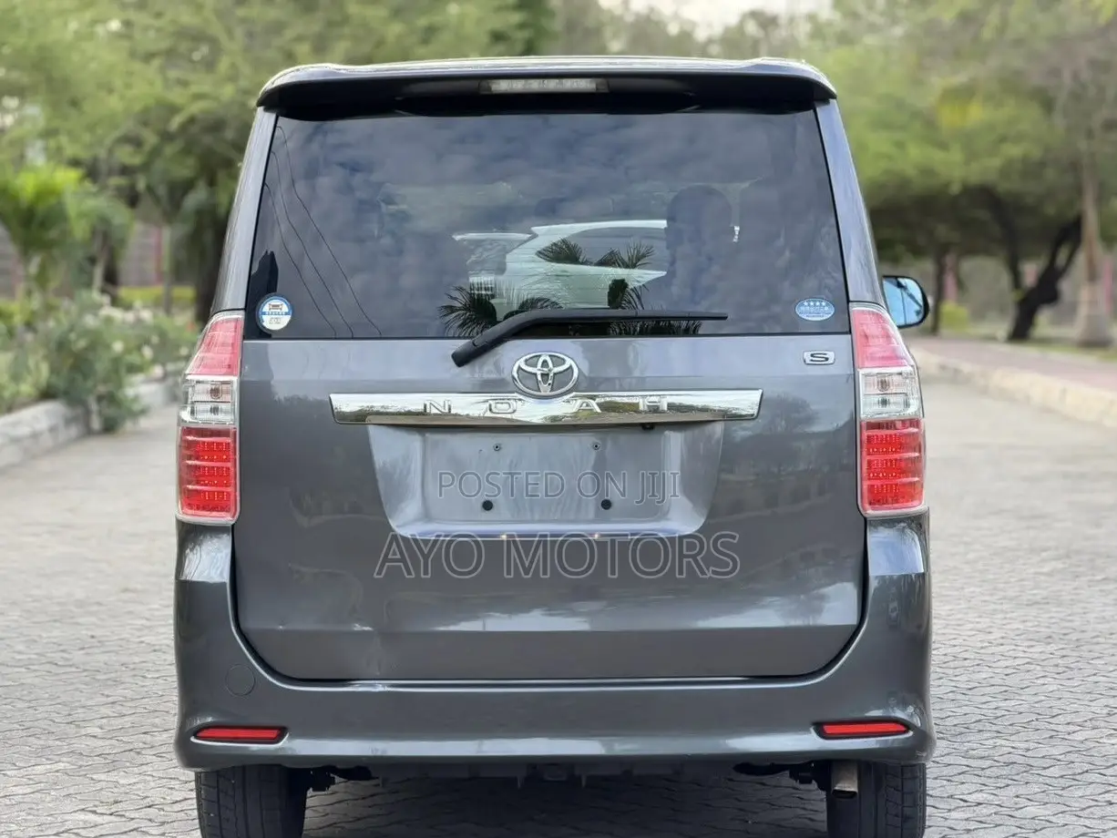 Toyota Noah 2008 Gray