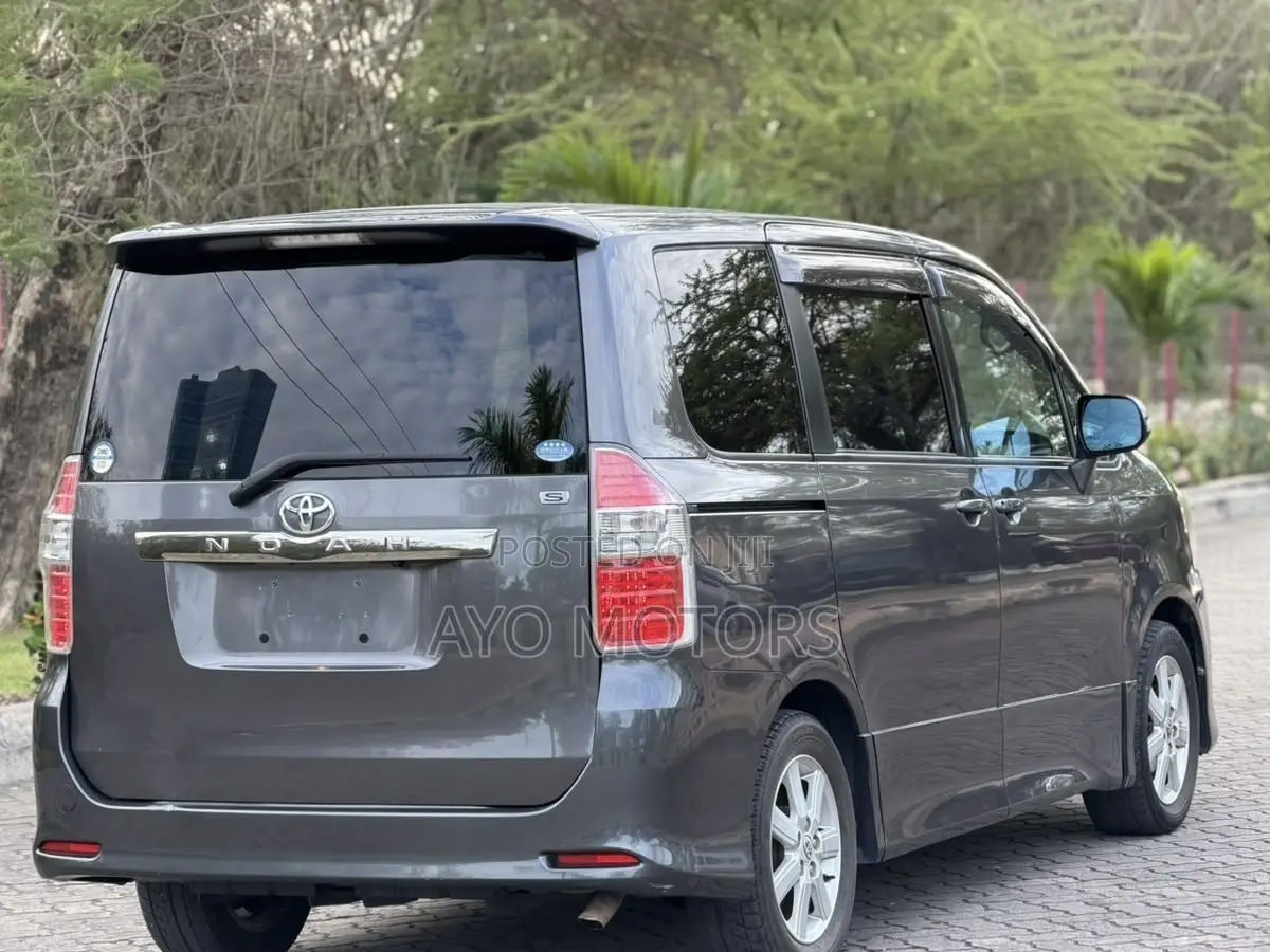 Toyota Noah 2008 Gray
