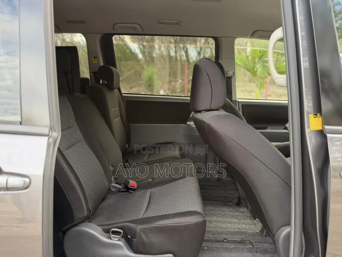 Toyota Noah 2008 Gray