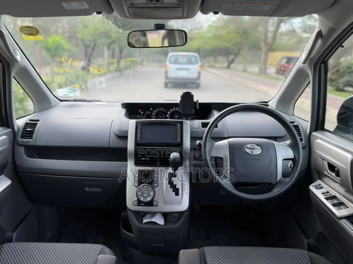 Toyota Noah 2008 Gray