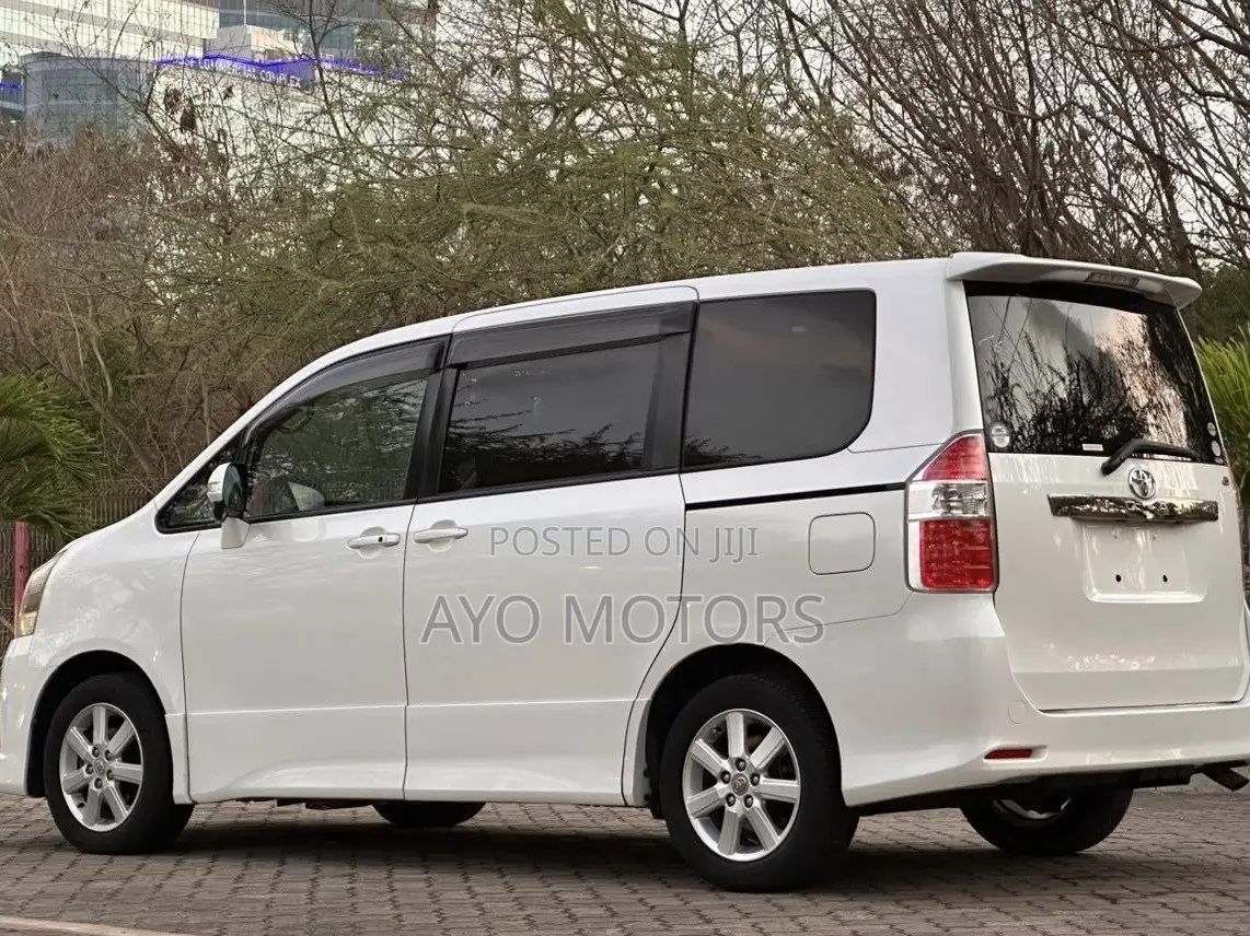 Toyota Noah 2008 White