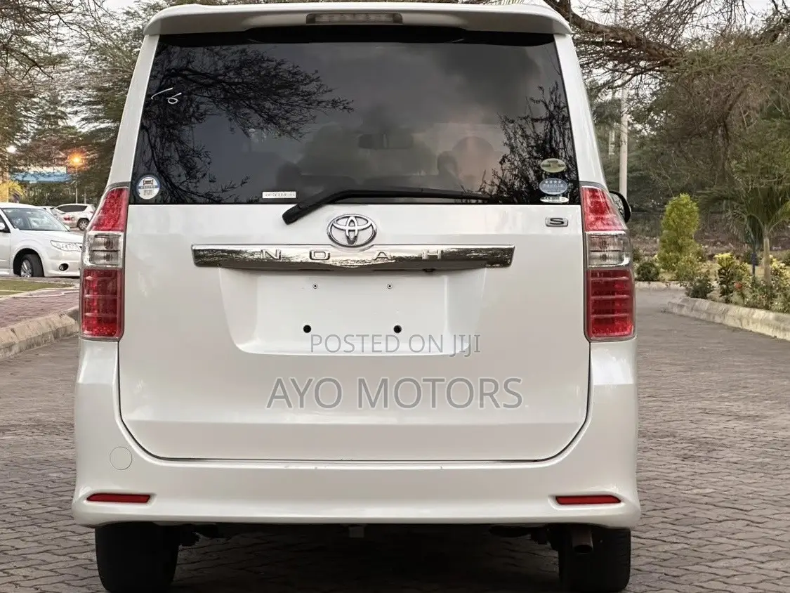 Toyota Noah 2008 White
