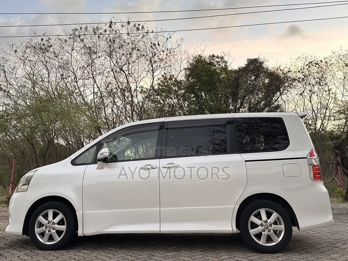 Toyota Noah 2008 White