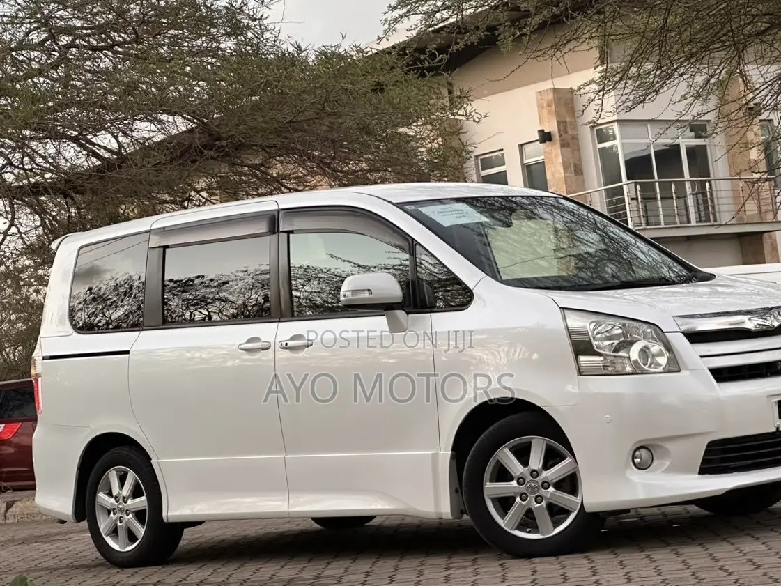 Toyota Noah 2008 White