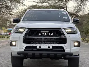 Toyota Hilux 2022 White