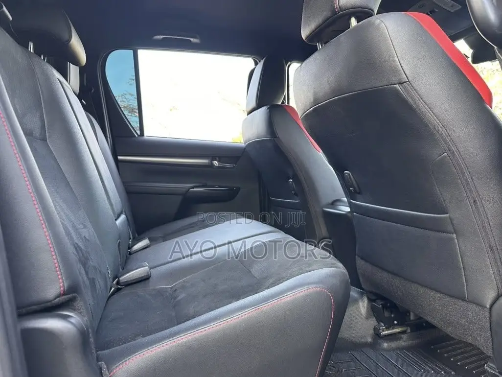 Toyota Hilux 2022 White