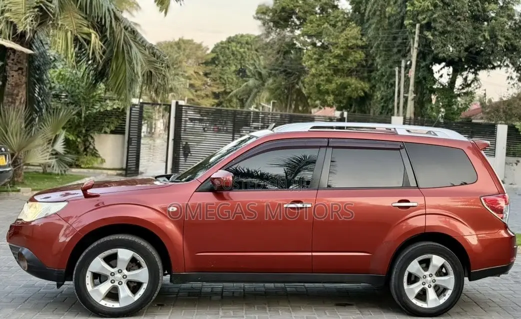 Subaru Forester 2.0D X 2010 Red