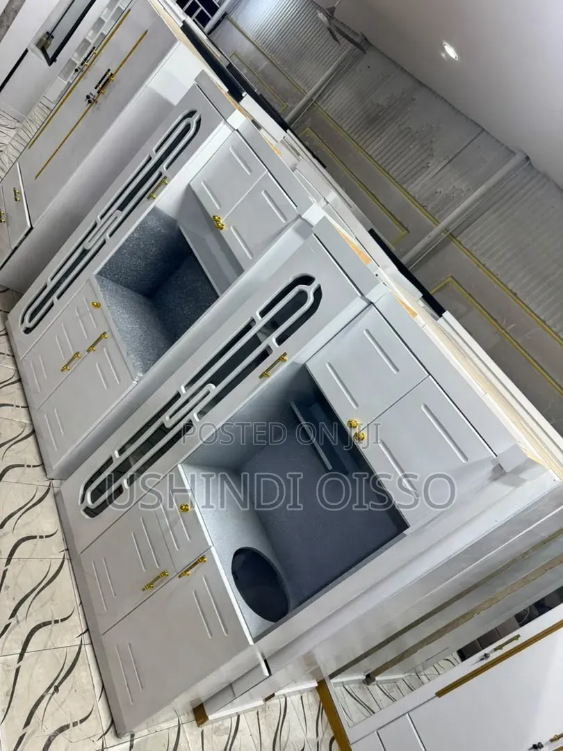 Kitchen Cabinet Mpya Kabisa