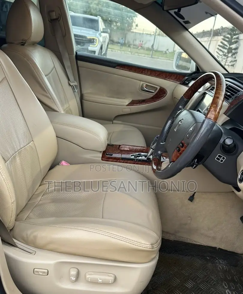 Toyota Crown 2006 Pearl