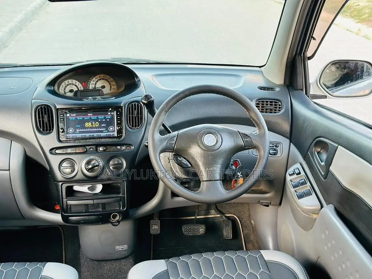 Toyota Fun Cargo 2004 Silver