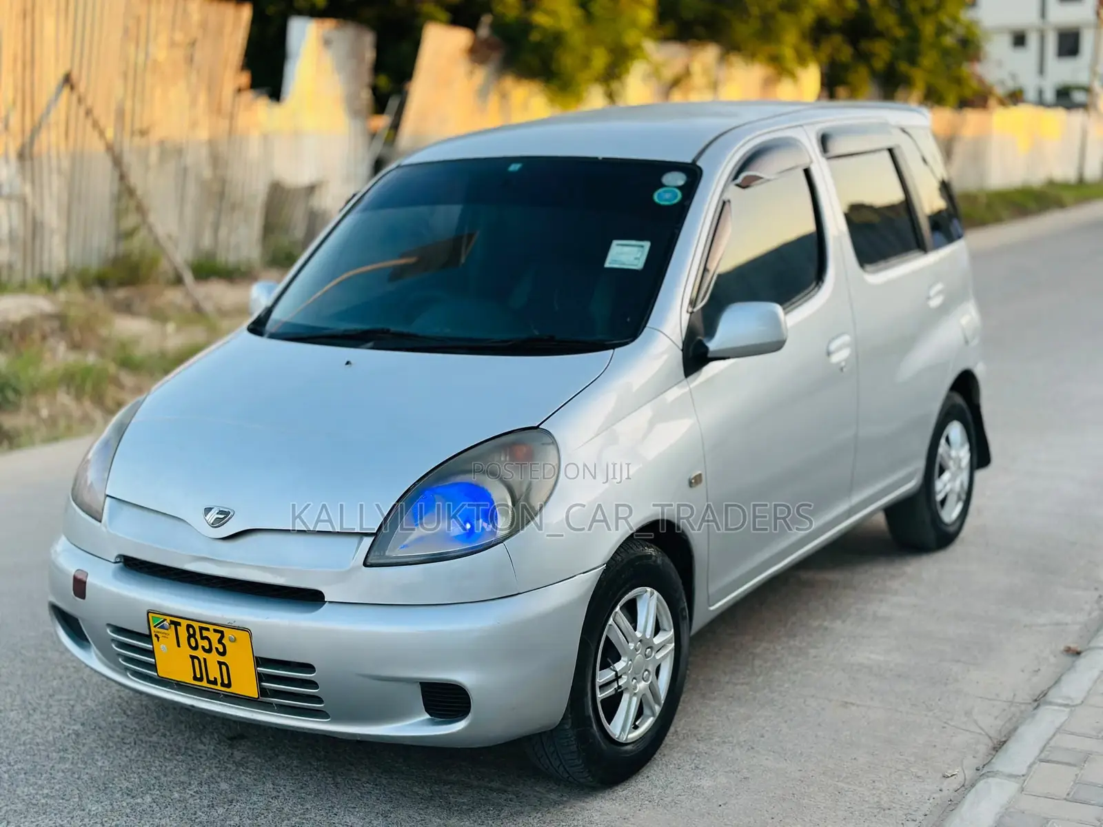 Toyota Fun Cargo 2004 Silver