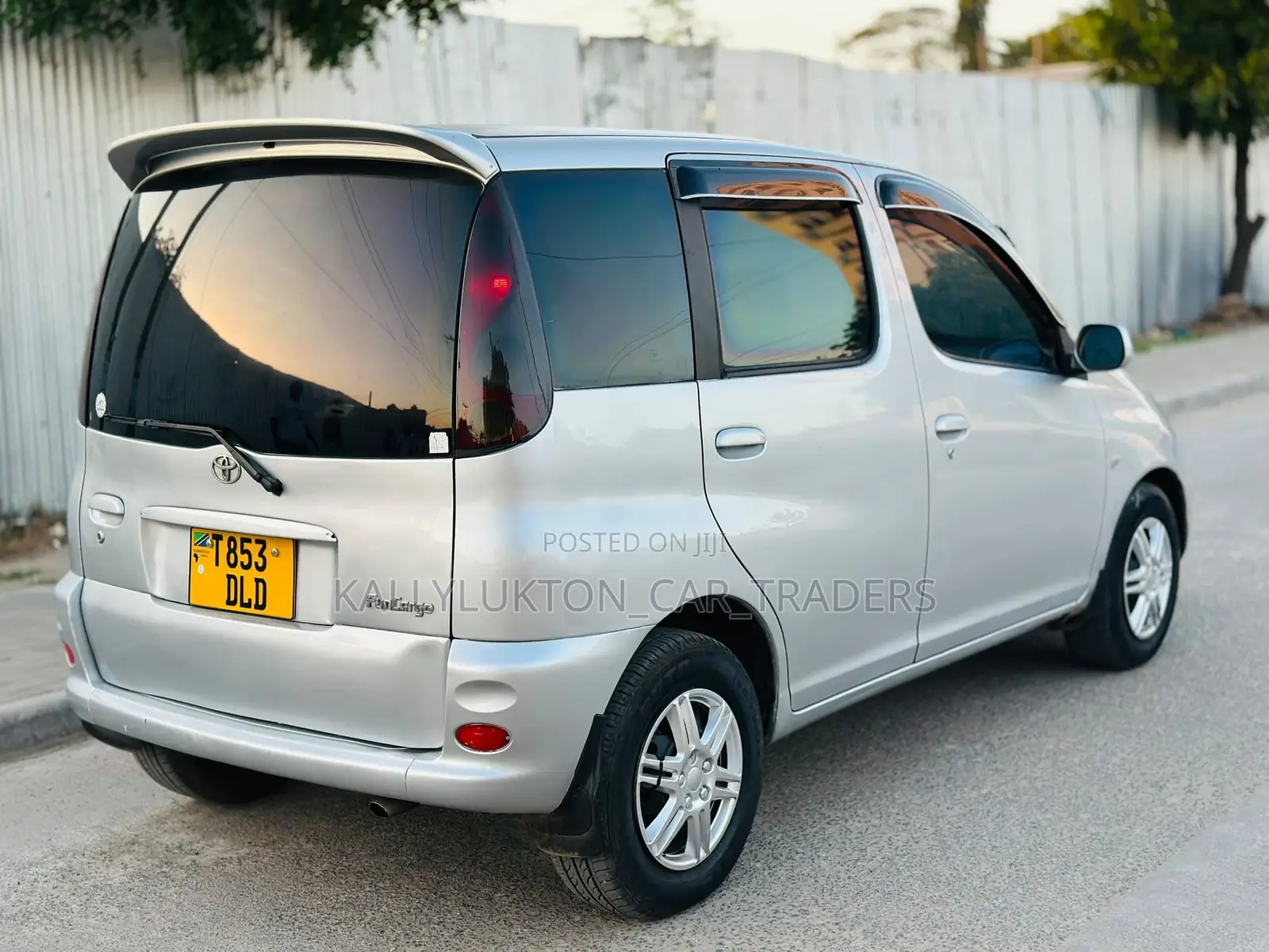 Toyota Fun Cargo 2004 Silver