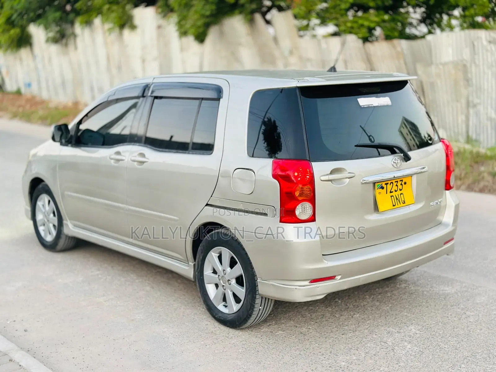 Toyota Raum 2007 Gold