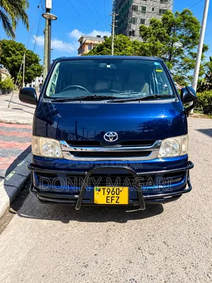 Toyota HiAce 2014 Blue