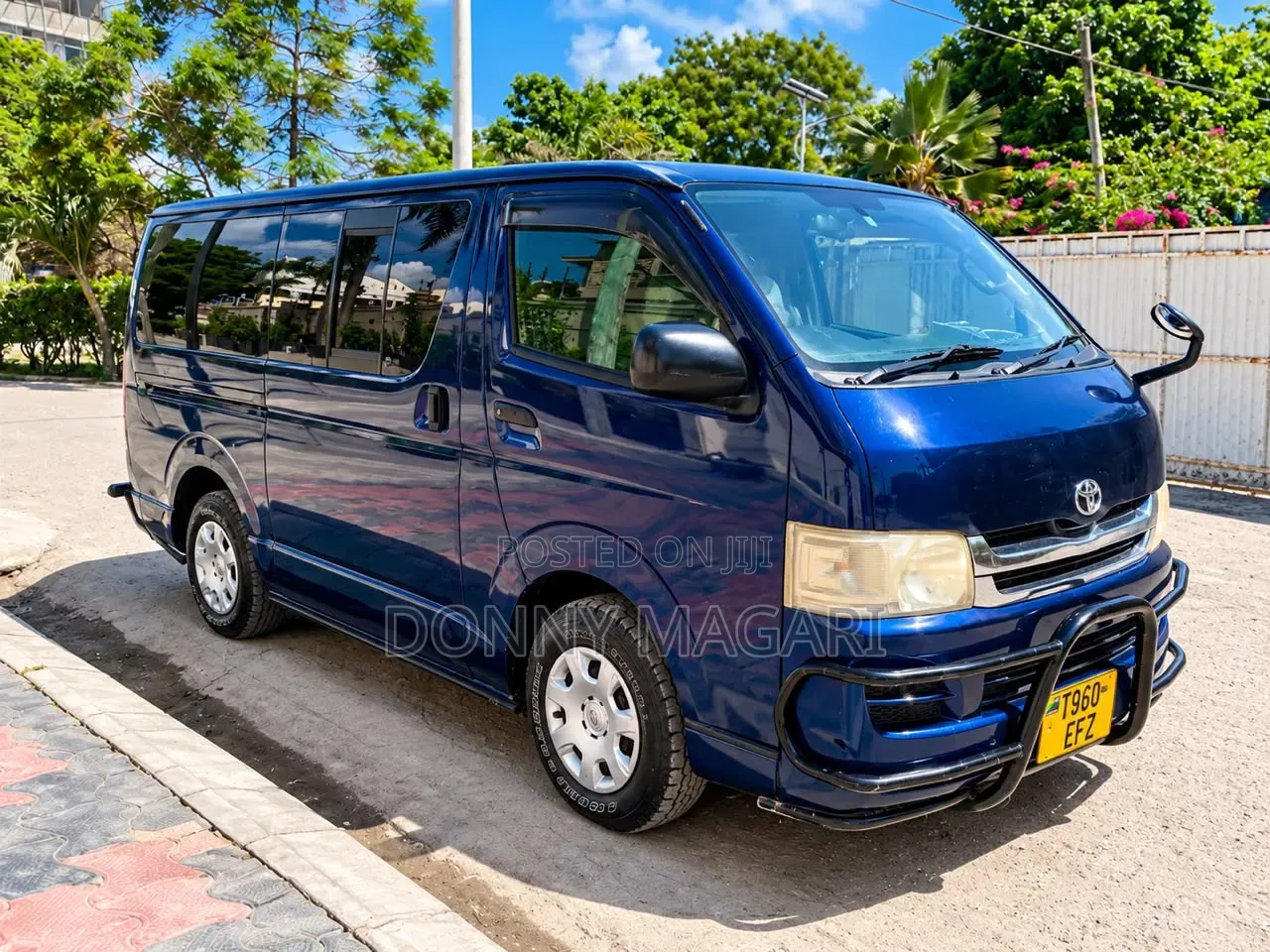 Toyota HiAce 2014 Blue