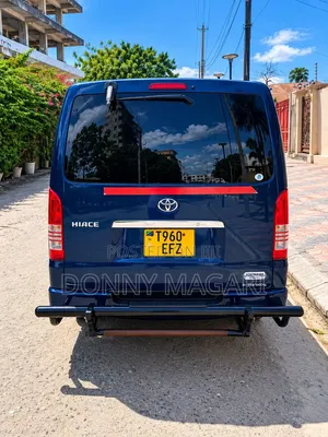 Toyota HiAce 2014 Blue