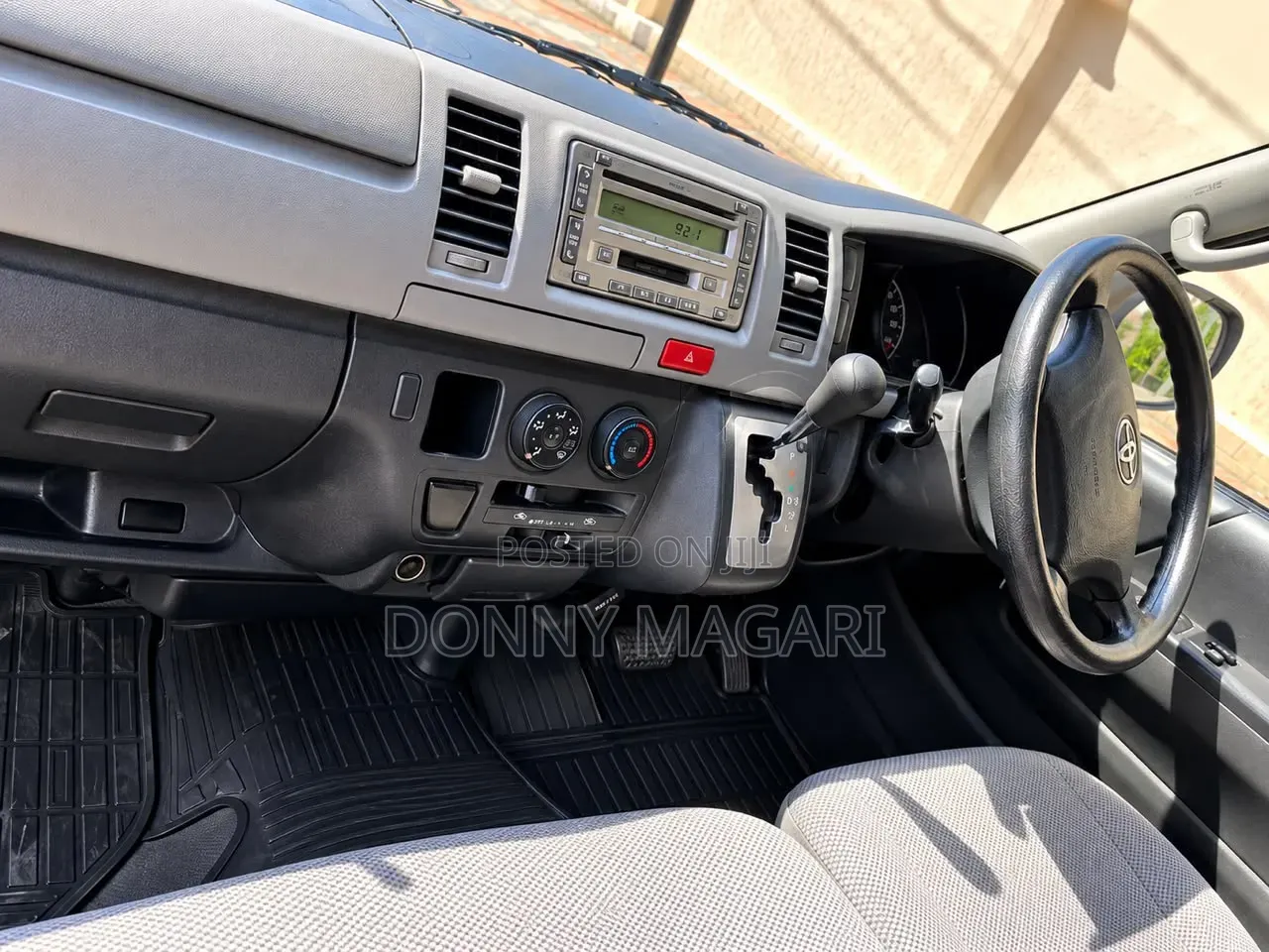 Toyota HiAce 2014 Blue