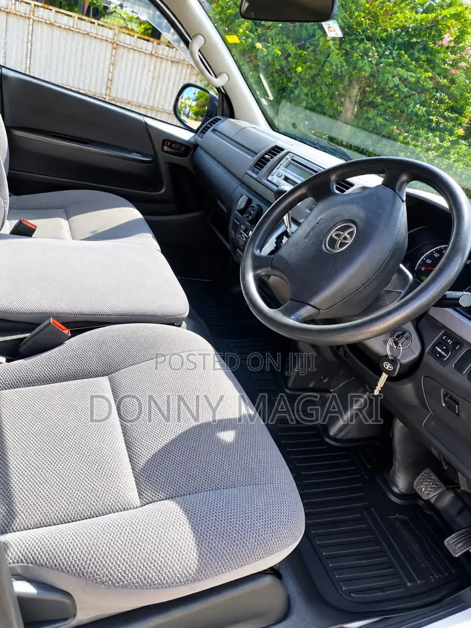 Toyota HiAce 2014 Blue