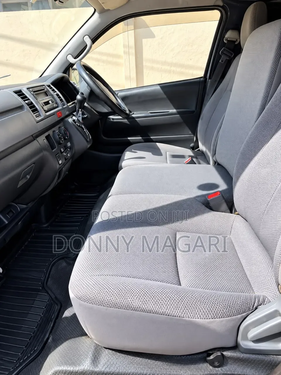 Toyota HiAce 2014 Blue