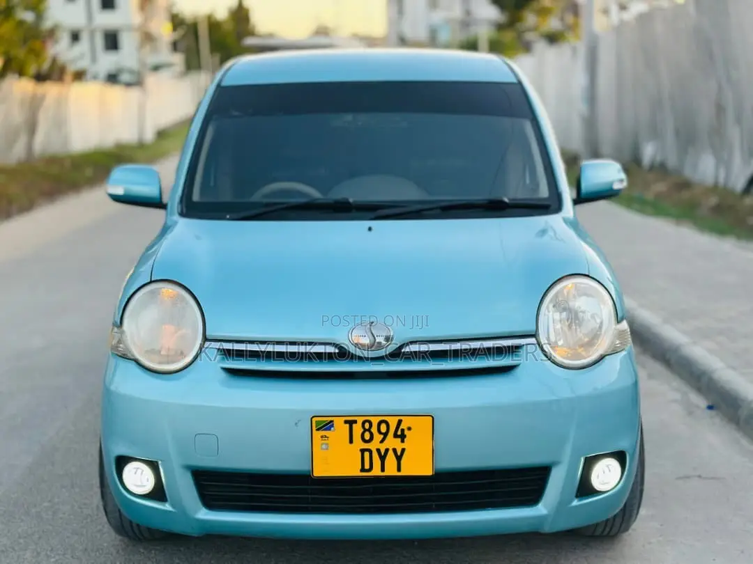 Toyota Sienta 2005 Blue