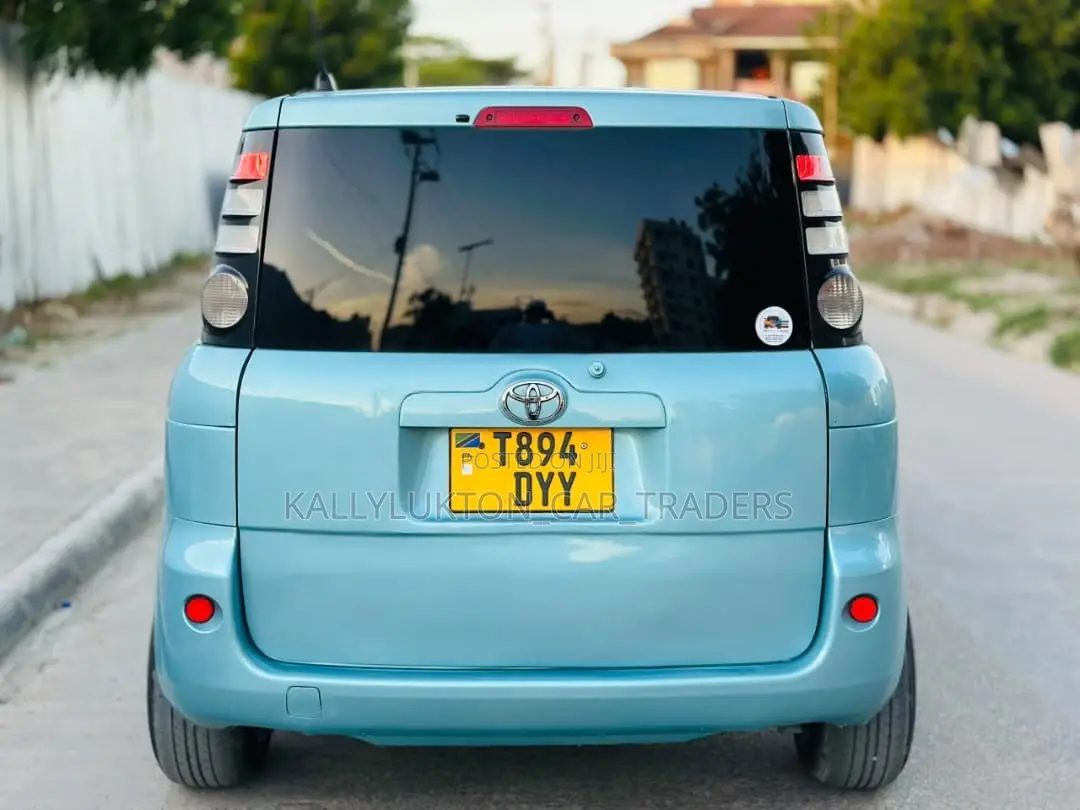 Toyota Sienta 2005 Blue