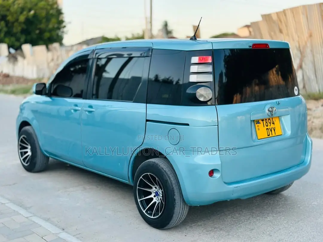 Toyota Sienta 2005 Blue