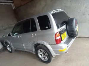 Suzuki Escudo 2002 Silver