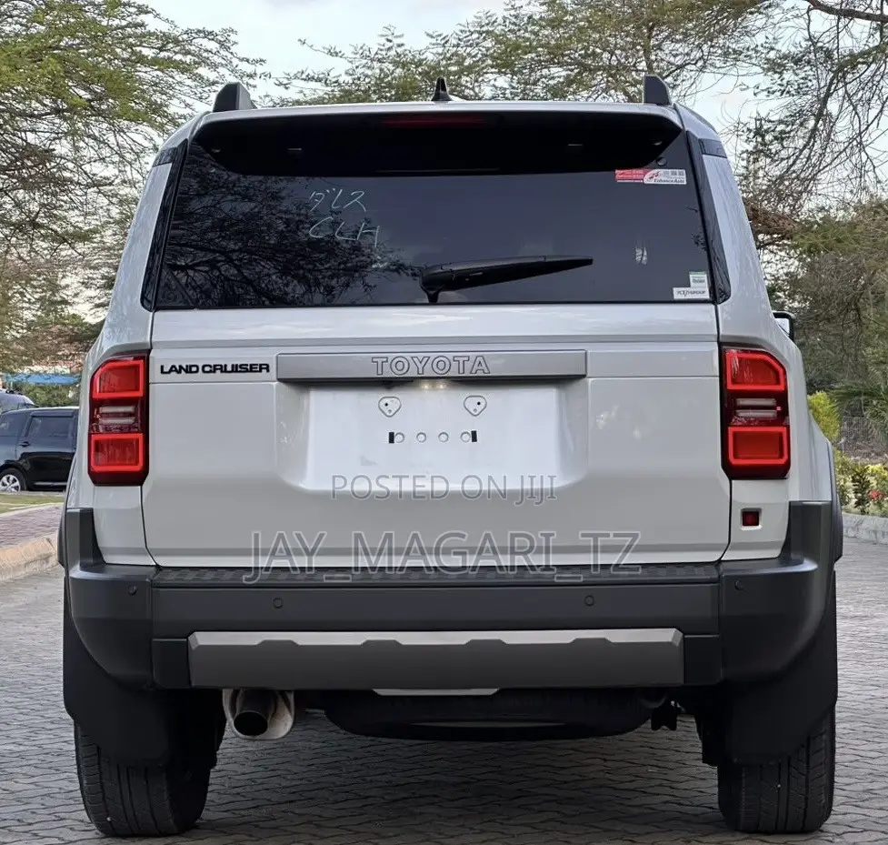 Toyota Land Cruiser Prado 2024 White