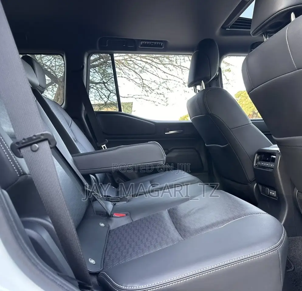 Toyota Land Cruiser Prado 2024 White