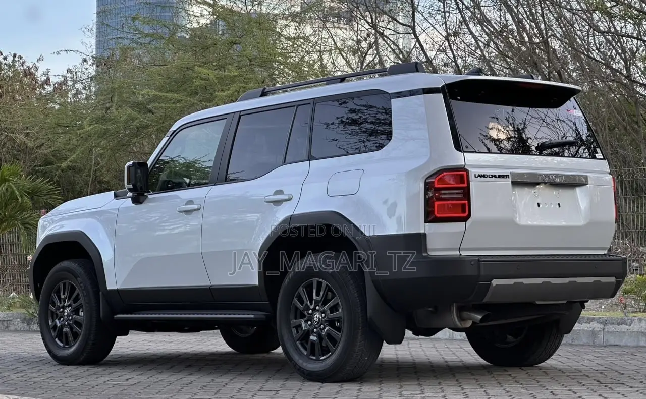Toyota Land Cruiser Prado 2024 White