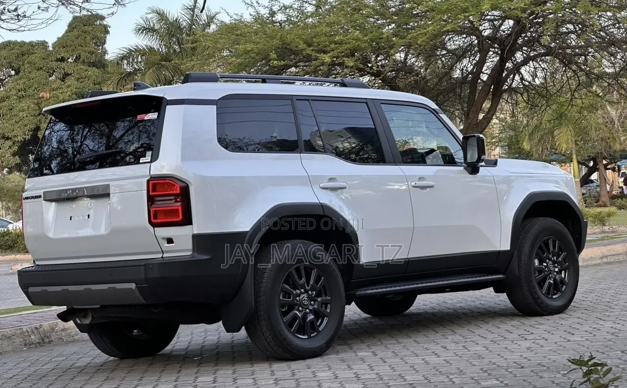 Toyota Land Cruiser Prado 2024 White