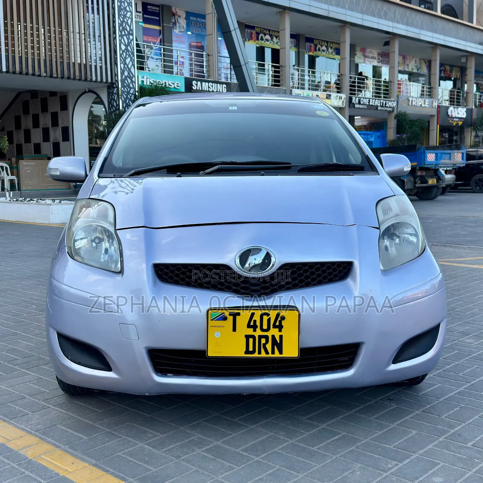 Toyota Vitz 2009 Silver