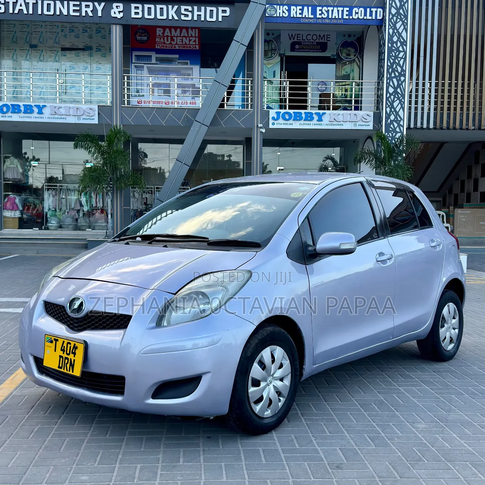 Toyota Vitz 2009 Silver