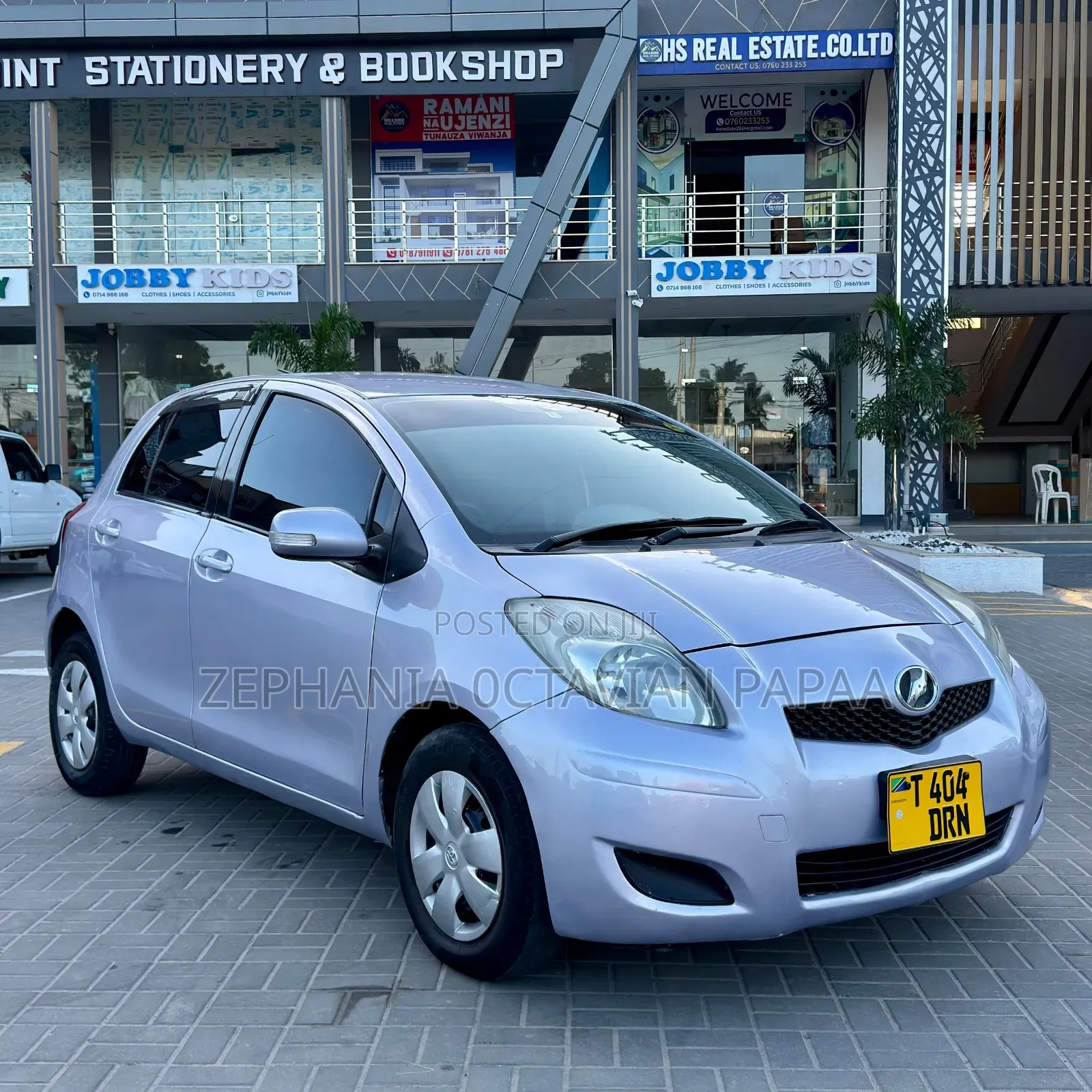 Toyota Vitz 2009 Silver