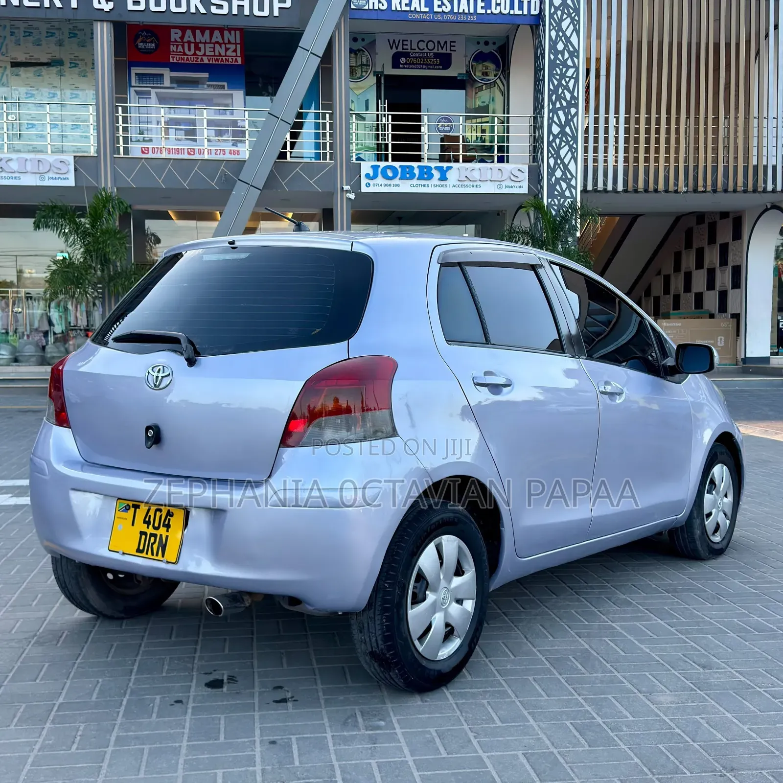 Toyota Vitz 2009 Silver