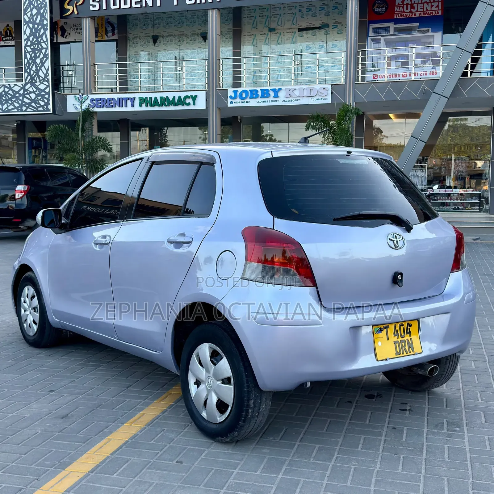 Toyota Vitz 2009 Silver