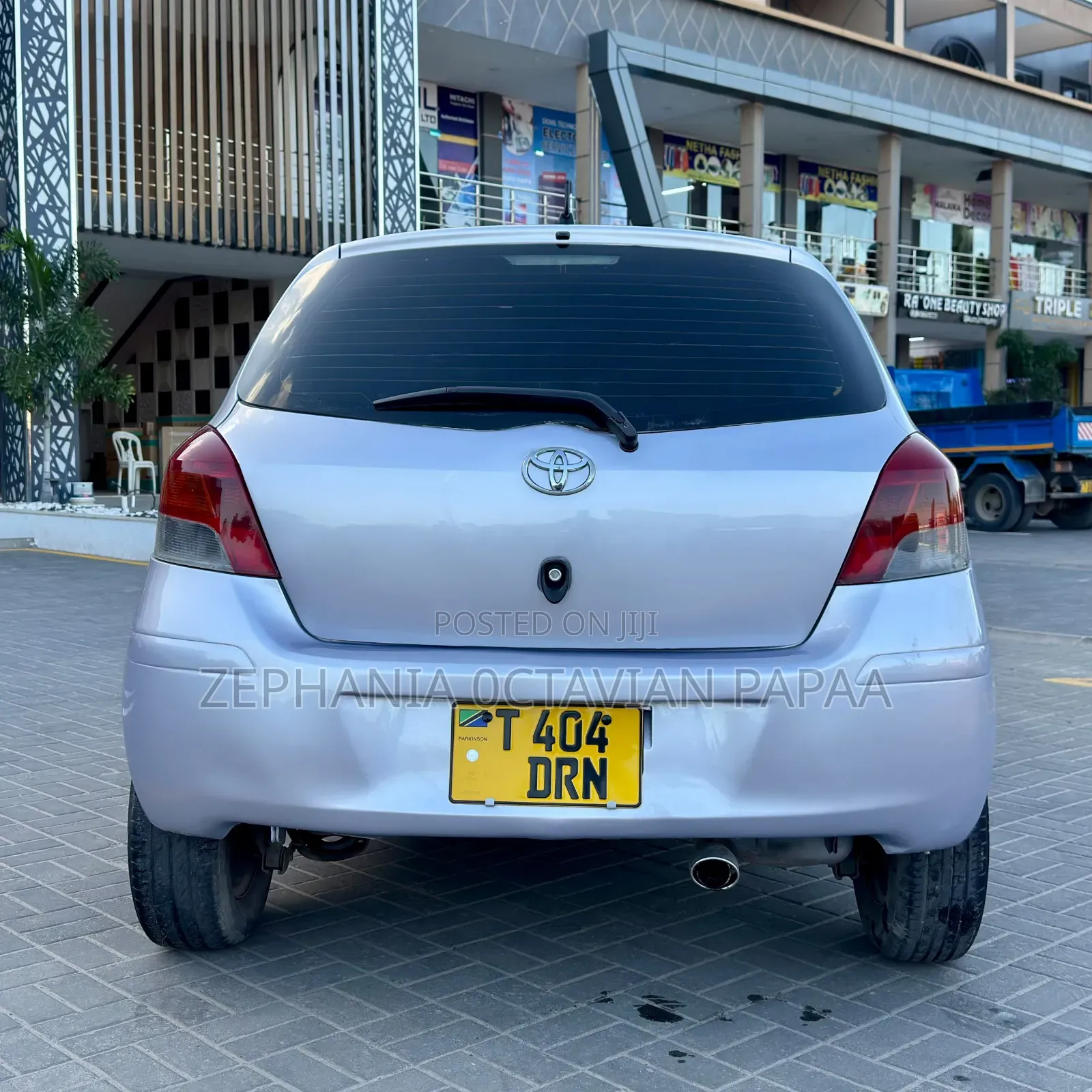 Toyota Vitz 2009 Silver
