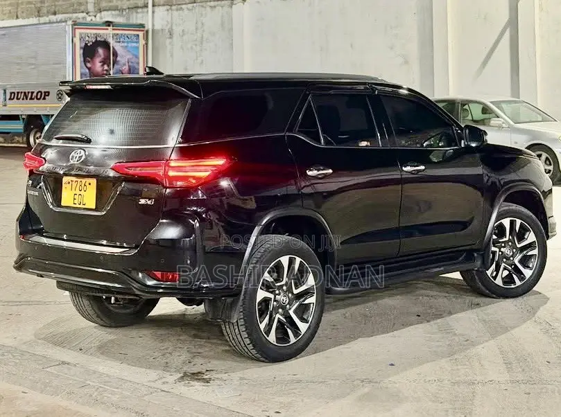 Toyota Fortuner 2.8 D AWD 2022 Matt Black