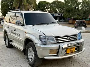 Toyota Land Cruiser Prado 2001 White