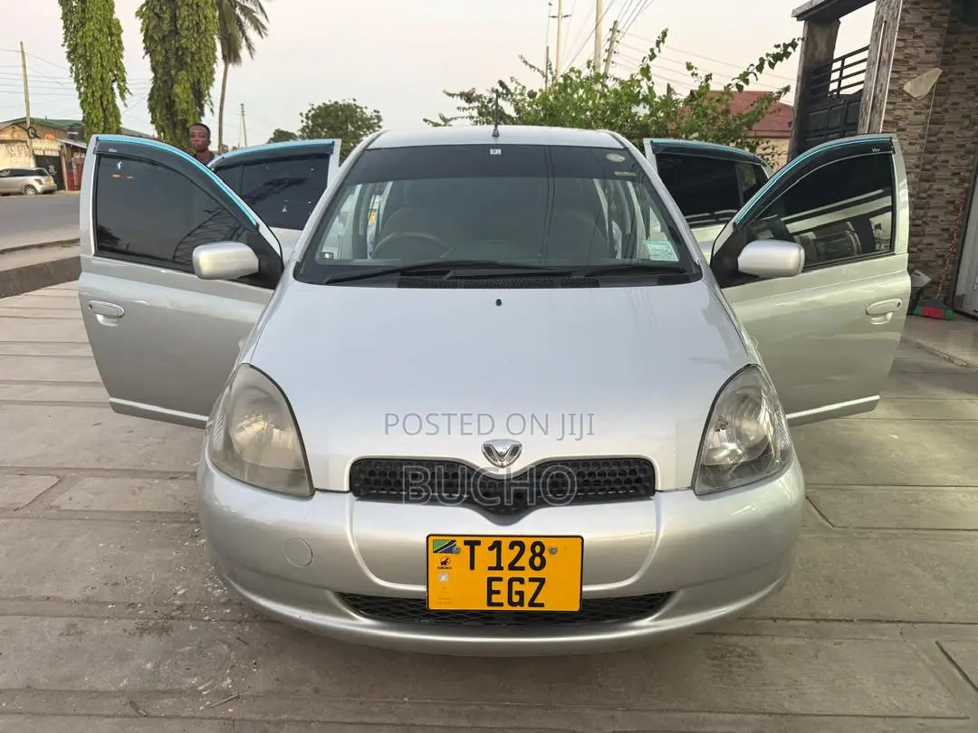 Toyota Vitz 2002 Silver
