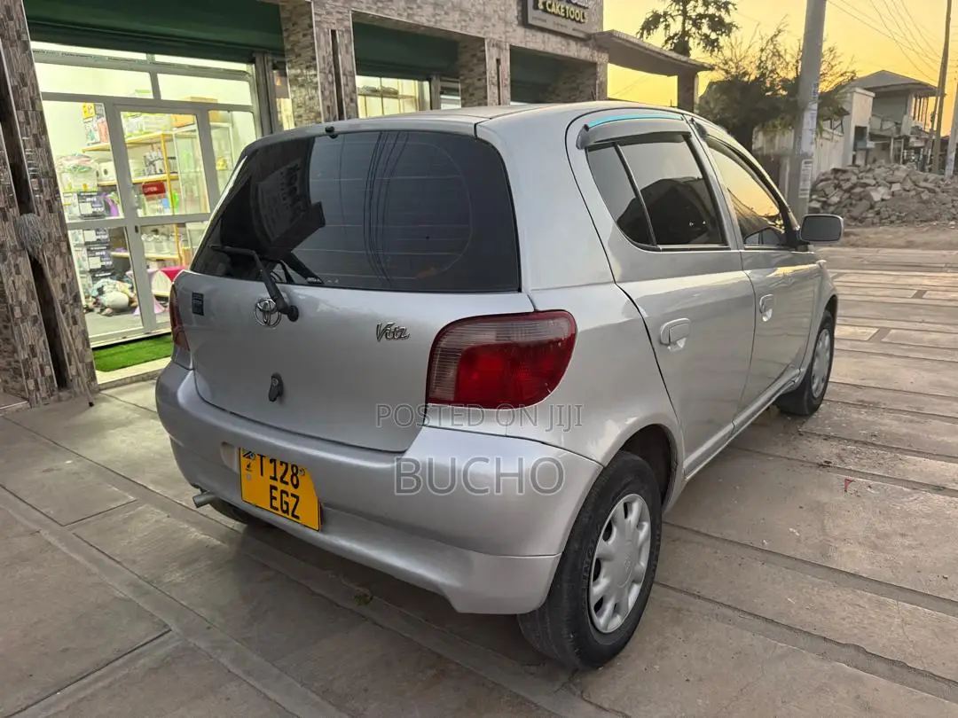 Toyota Vitz 2002 Silver